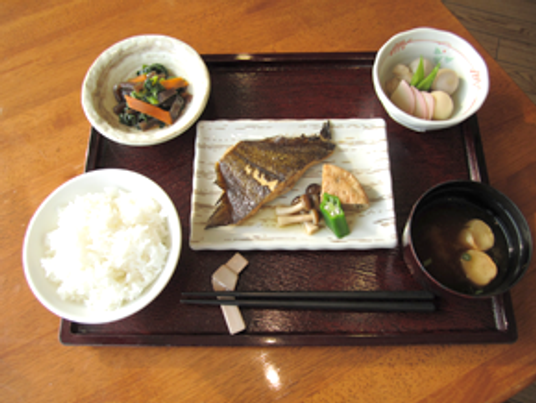 健康的な和食の膳