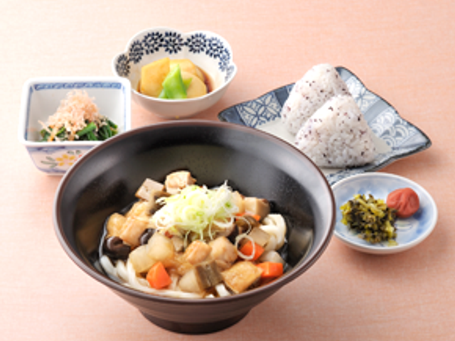 和食セットの料理 料理 季節の食材を使った和食セットで、栄養バランスが考慮されています。美味しく健康をサポートします。
