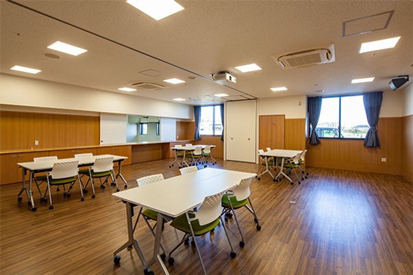 広々とした多目的室