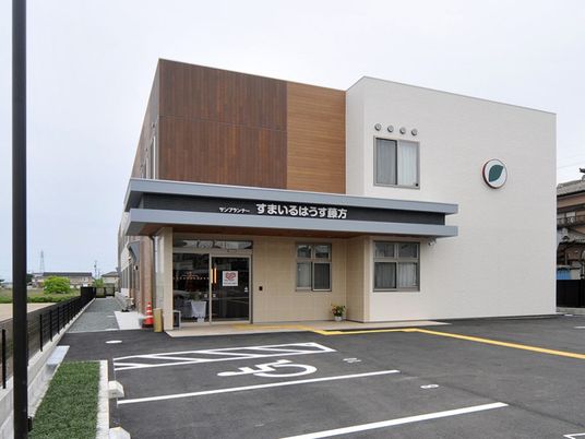 建物正面の外観  