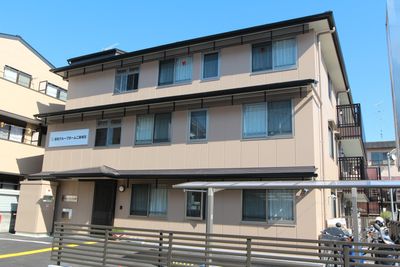 モダンな建物の外観