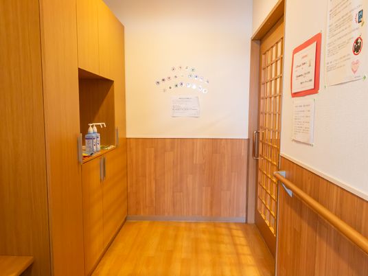 清潔感ある廊下の一角