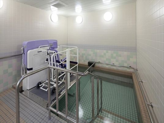 バリアフリーな浴室設備