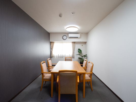 シンプルなダイニング空間