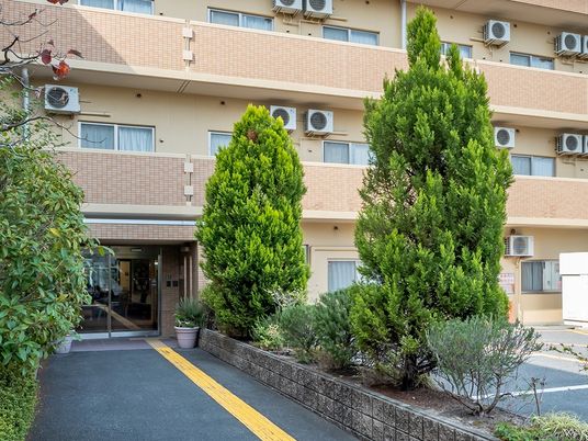 施設エントランスの風景