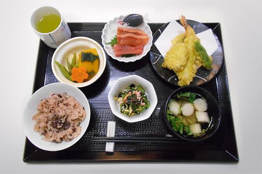 和食の彩り豊かなプレート