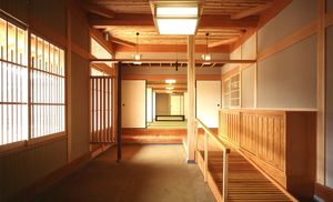 和の趣溢れる通路
