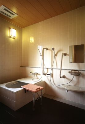 介助設備のある浴室