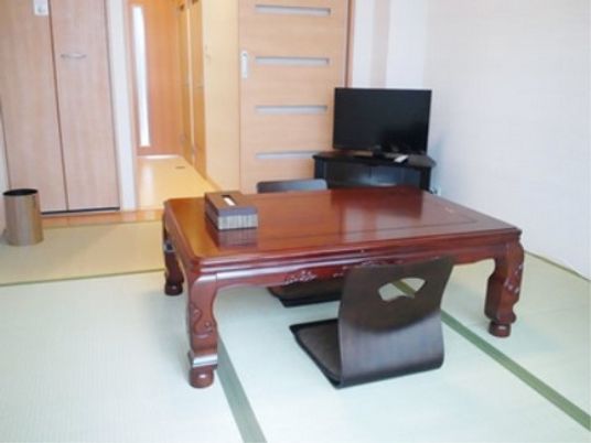 和室の座卓と畳