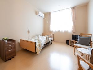 明るい個室の居室
