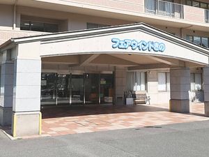 施設のエントランス  