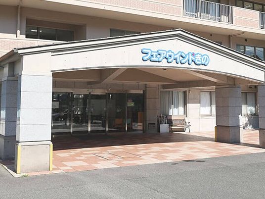 施設のエントランス  