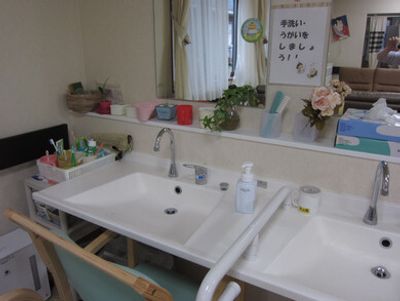 清潔な洗面台の様子