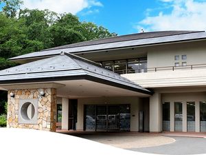 自然に囲まれた外観  