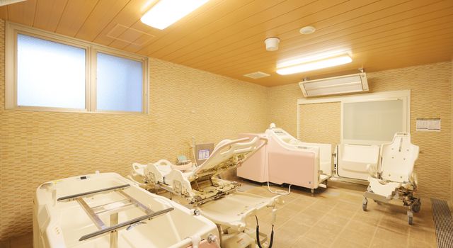 介護用浴槽の浴室 浴室 最新の介護用設備を完備した浴室です。安心して快適にご利用いただけます。
