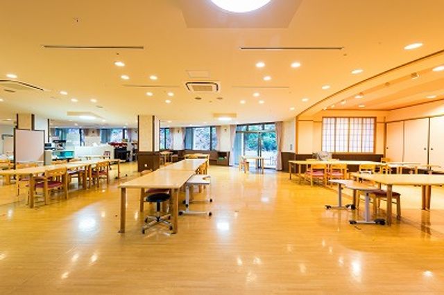 自然光が入る広間