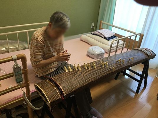楽器を演奏する居室