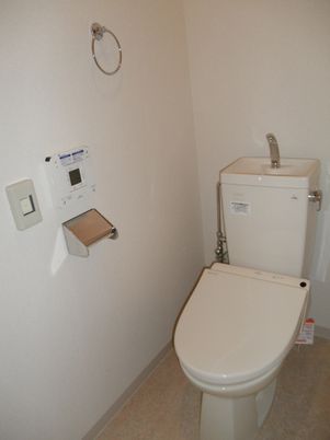 清潔なトイレの一室