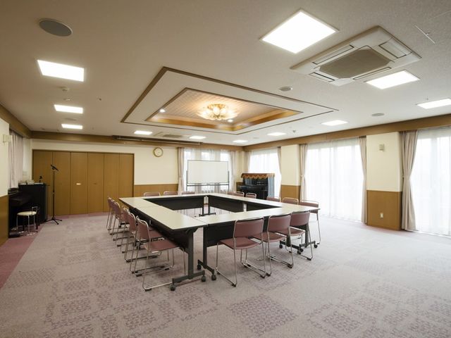 明るい多目的室 多目的室 自然光がたっぷり入る多目的室です。広々とした空間で、様々な活動が可能です。