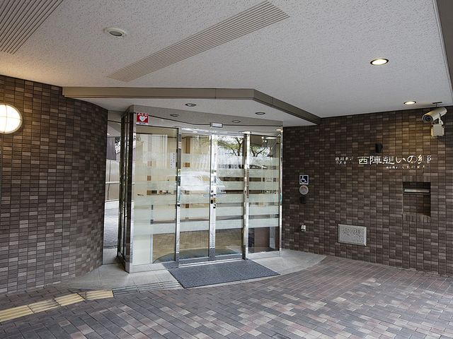 エントランス玄関 エントランス スタイリッシュで広々としたエントランスです。スムーズな出入りが可能なデザインになっています。