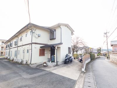 スタッフの働く施設外観