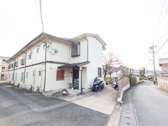 スタッフの働く施設外観