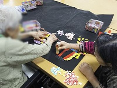 アート活動を楽しむ室内