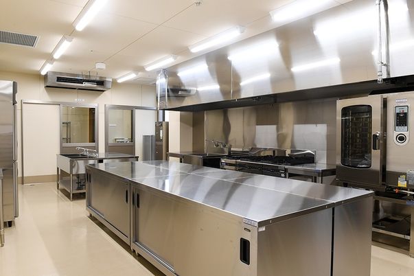 ステンレス調理設備のキッチン