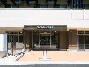 施設の正面玄関  