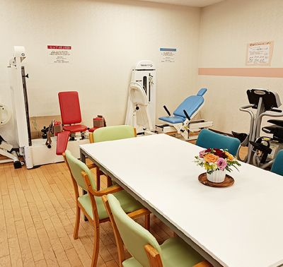 運動機器が並ぶ部屋
