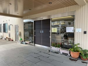 明るく開放的なエントランス