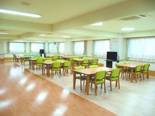 清潔感ある食堂の空間