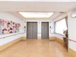 明るく清潔な廊下