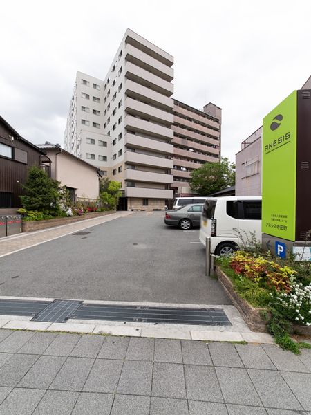 ビル型の施設外観