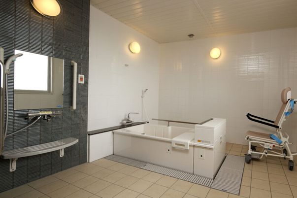 広々とした浴室設備