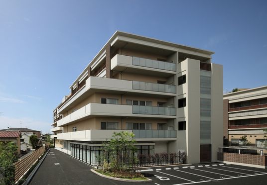 広々した外観