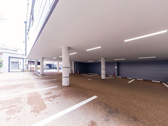 屋根付き駐車場  