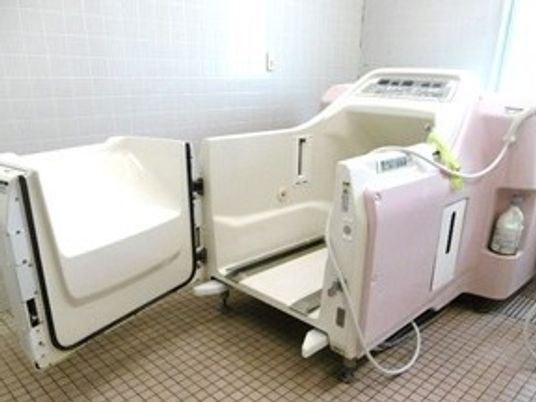 浴室の機械浴槽  