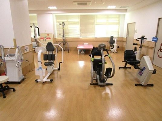 機能訓練室の運動機器  