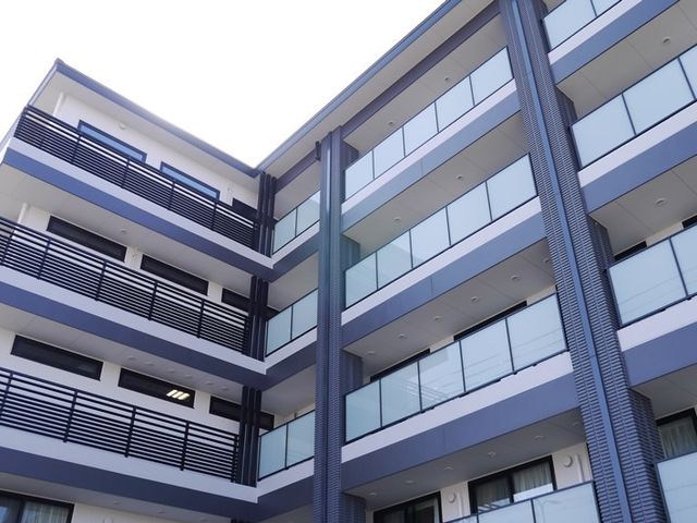 現代的な建物の外観 外観 モダンな設計を施した建物は、快適な勤務環境を提供します。多彩な施設が整い、職員の働きやすさを考慮した職場です。