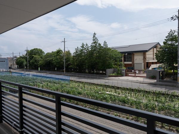 緑あふれる施設外観