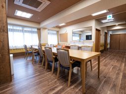 明るい食堂スペース