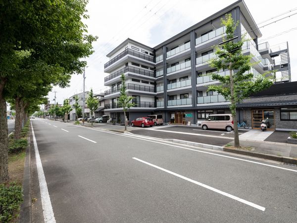 モダンな建物外観