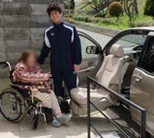 車椅子用シート付き車