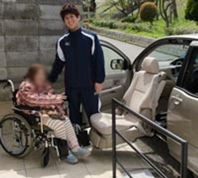 車椅子用シート付き車