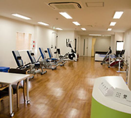 運動機器が揃う訓練室