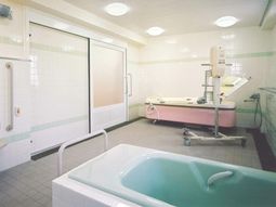 清潔な浴室設備