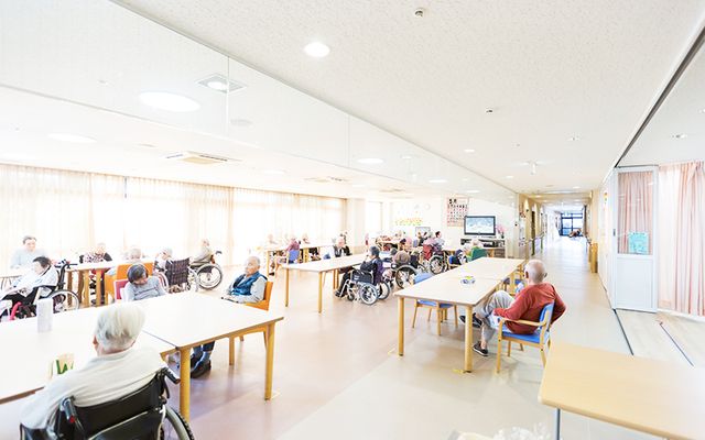広々としたラウンジ  