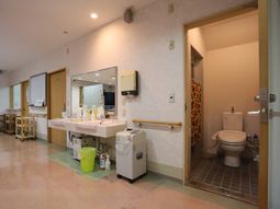 清潔な手洗いとトイレ空間