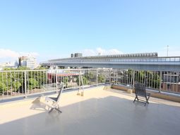 開放的な屋上テラス